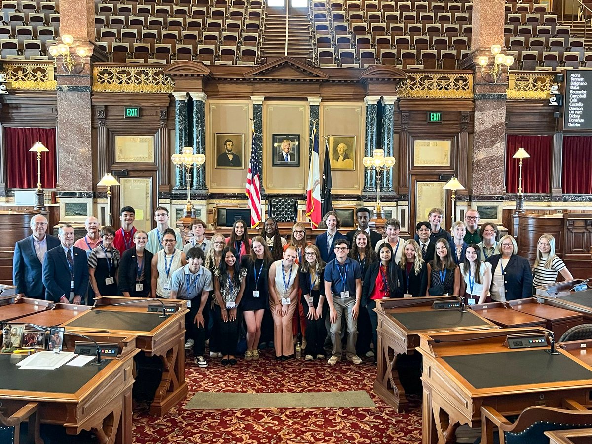 DrakeUniversity's tweet image. The Donna and Darnell Pettengill Civic Leadership Academy at Drake University recently welcomed high school students from across the nation. This transformative three-day experience, hosted by @TheRayCenter in association with The Ron and Jane Olson Institute for Public…