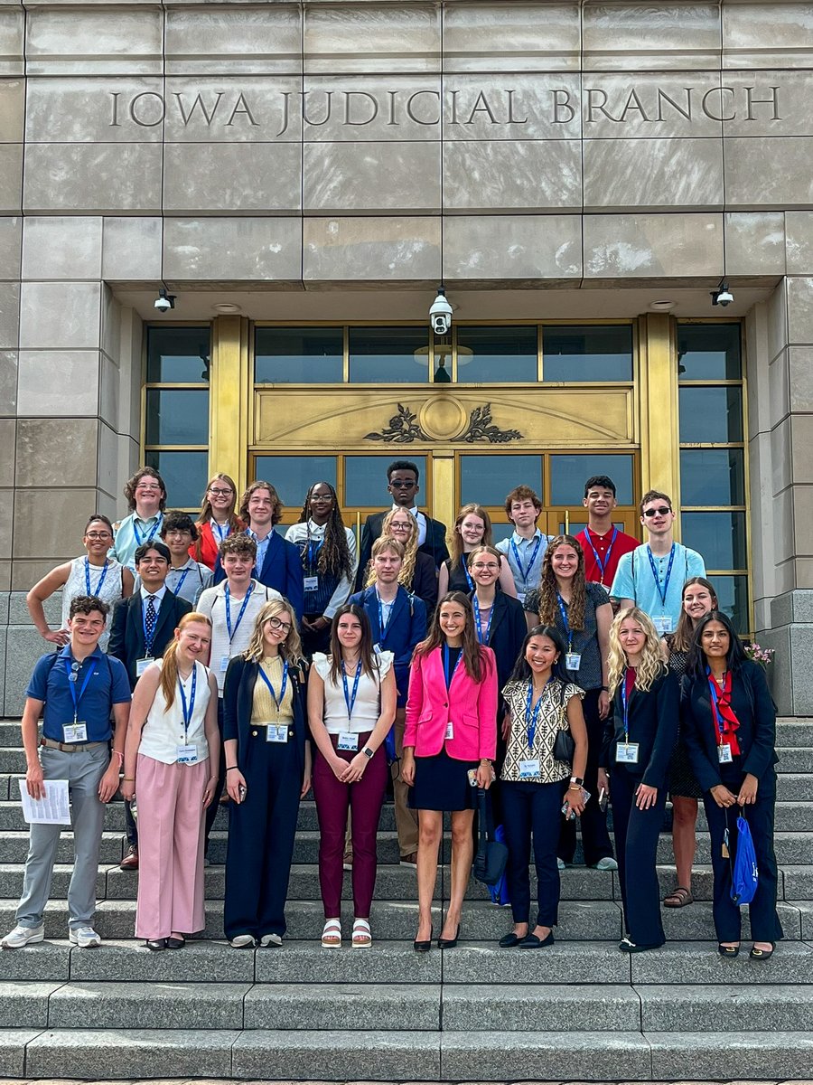 DrakeUniversity's tweet image. The Donna and Darnell Pettengill Civic Leadership Academy at Drake University recently welcomed high school students from across the nation. This transformative three-day experience, hosted by @TheRayCenter in association with The Ron and Jane Olson Institute for Public…