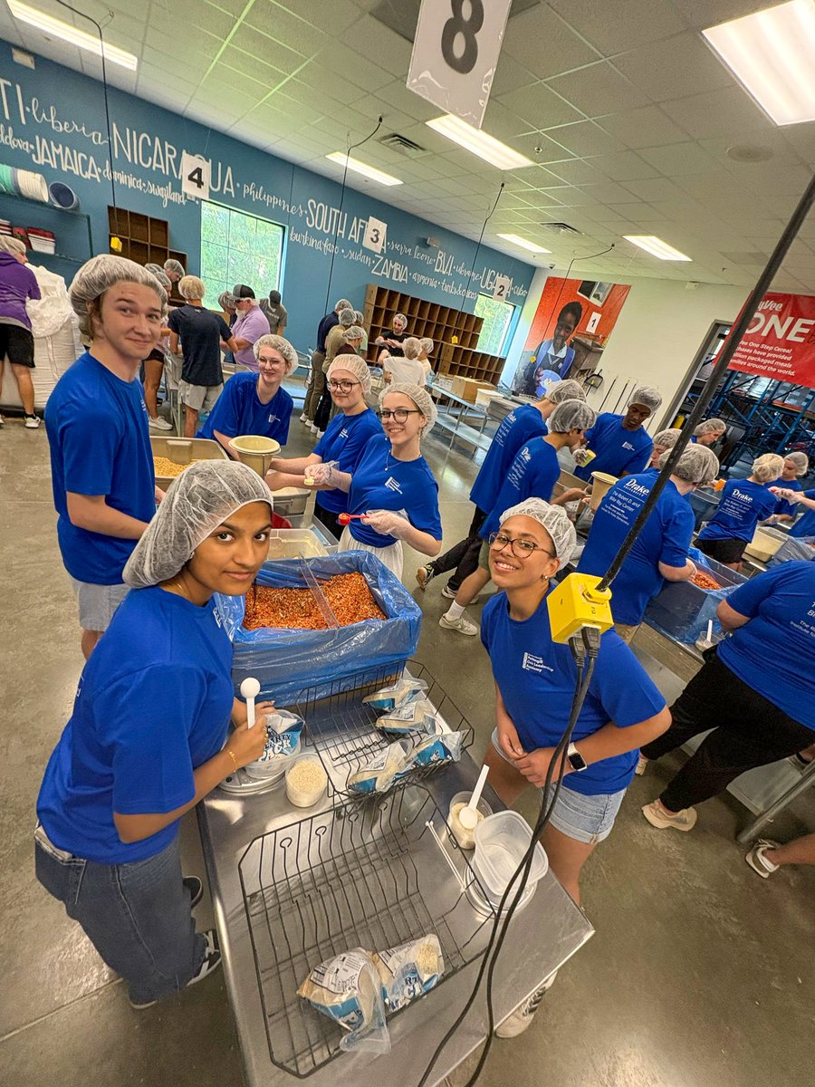 DrakeUniversity's tweet image. The Donna and Darnell Pettengill Civic Leadership Academy at Drake University recently welcomed high school students from across the nation. This transformative three-day experience, hosted by @TheRayCenter in association with The Ron and Jane Olson Institute for Public…