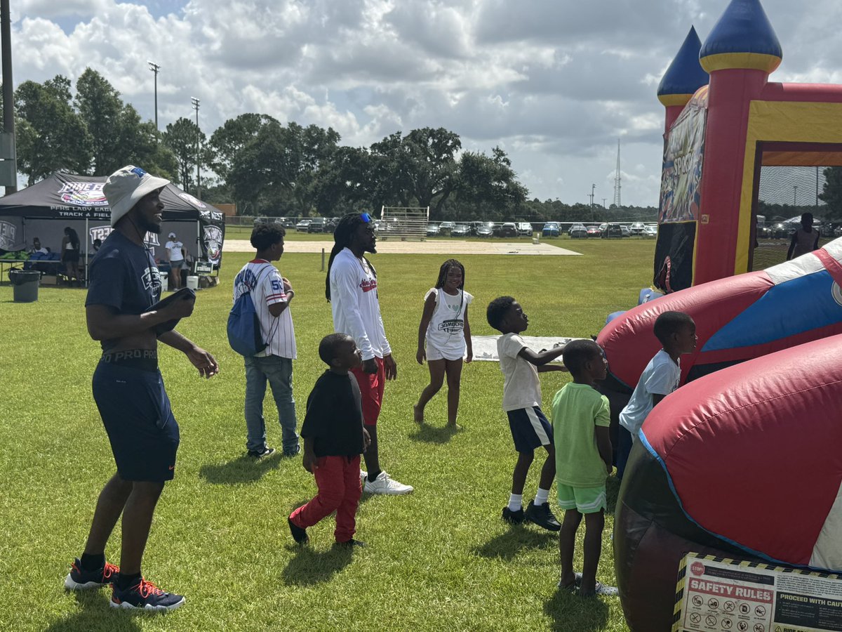 Ben T. Grieco (@bengriecosports) on Twitter photo .<a href="/DevonWitherspo1/">Devon Witherspoon</a> is hosting a back-to-school jamboree/giveaway today at his alma mater, <a href="/TheOfficialPFFB/">Pine Forest Football</a>.
Lots of fun being had by families (and Spoon for that matter). .<a href="/DevonWitherspo1/">Devon Witherspoon</a> is hosting a back-to-school jamboree/giveaway today at his alma mater, <a href="/TheOfficialPFFB/">Pine Forest Football</a>.
Lots of fun being had by families (and Spoon for that matter).