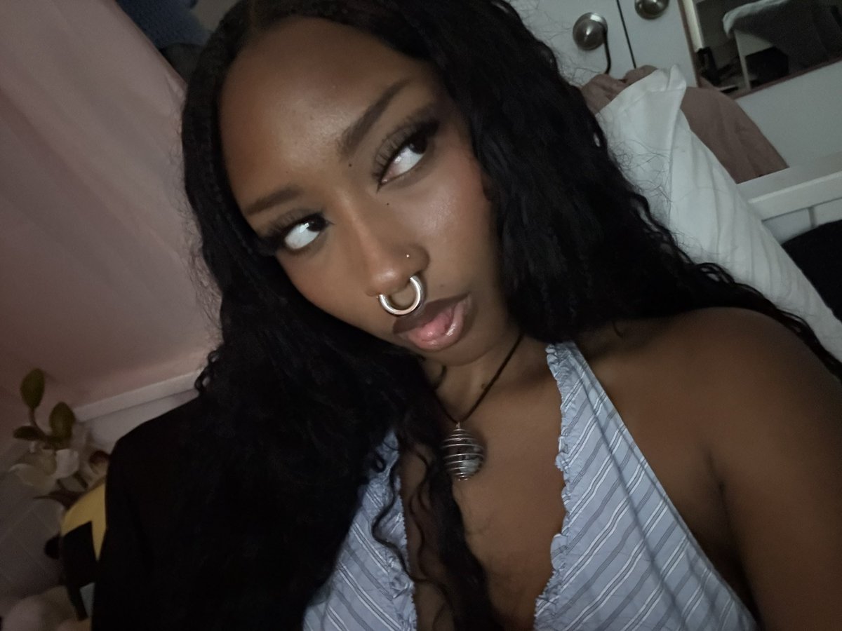 gutteddes1re's tweet image. hi guys i havent posted my face in a while