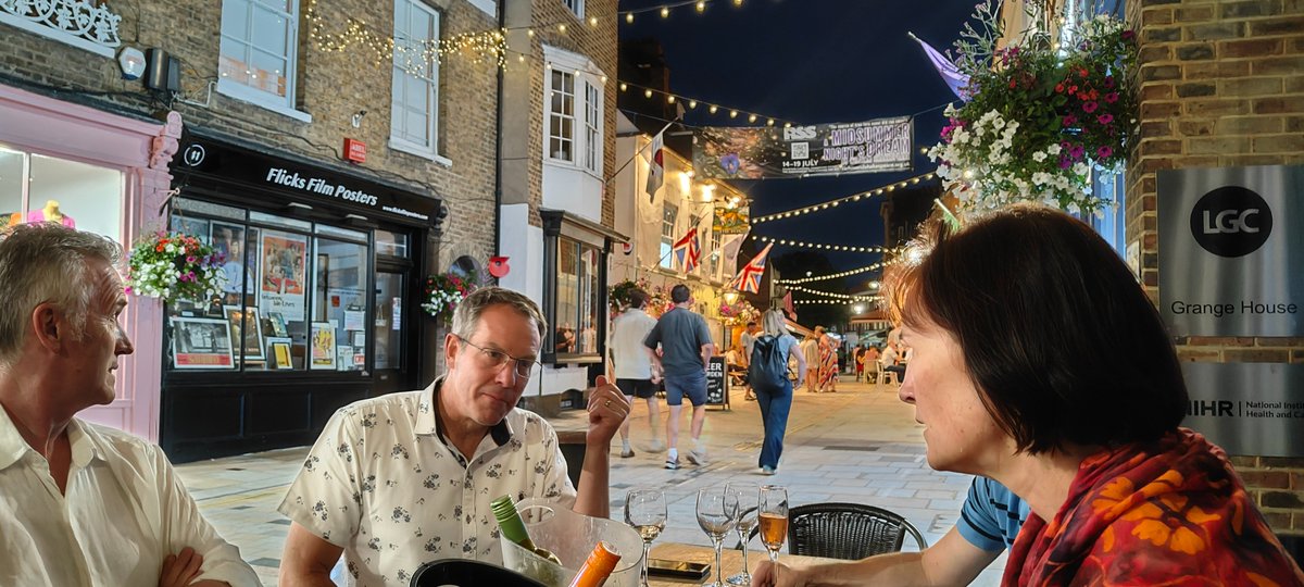 Lovely evening seeing The Gin Chronicles at the Exchange, then down to Ricardo's on Church Street. What a wonderful place Twickenham is!