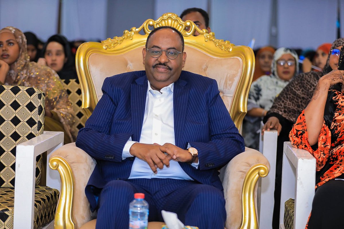 PuntlandSSR's tweet photo. Madaxweyne @HESaidADeni wuxuu caawa ka qeybgalay kulan loogu mahadceliyey Haweenka Puntland doorkooda halgameed ee Hawlgalka Ciribtirka Argagixisada ee Calmiskaad.

Haweenka waa laf-dhabarta dagaalka. Waxayna Mudan yihiin billad qaran.

#Puntland #Haweenka #NabadPuntland https://t.co/LxwamQU3b3