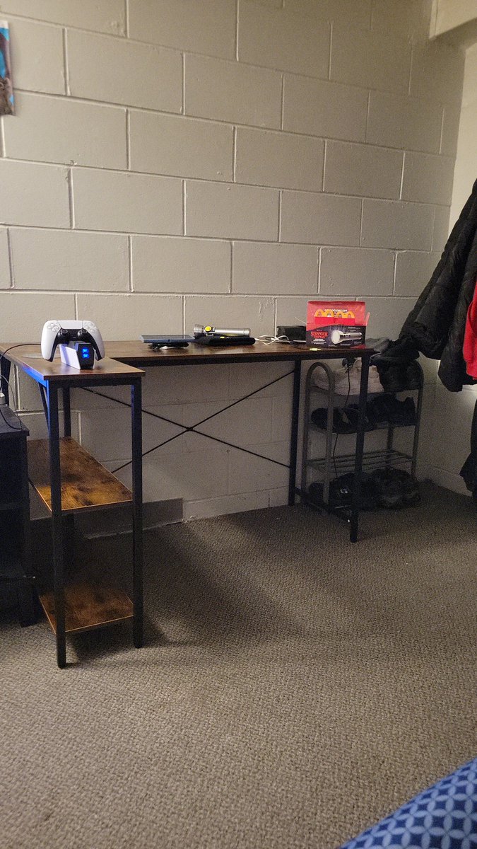 My new desk is all built up, thanks to my brother who built it for me. My new chair is coming this weekend. All it's left is my new monitor and a new video capture device that I need to order sometime later. 🎉🎉🎉🎉🎉