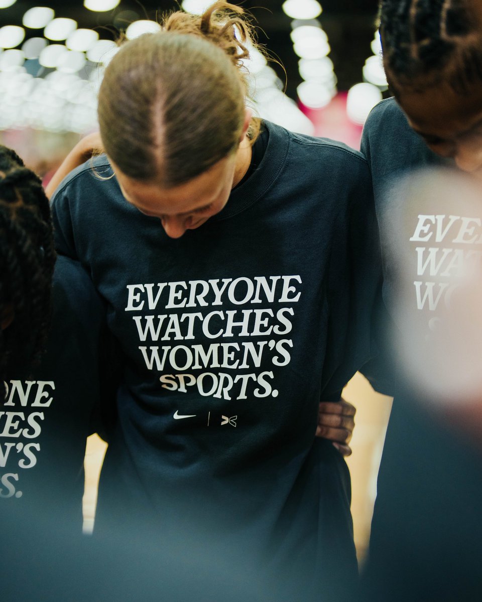 NikeGirlsEYBL's tweet image. Everyone Watches Women’s Sports. ❤️🏀

#2025EYBL | #Road2CHI