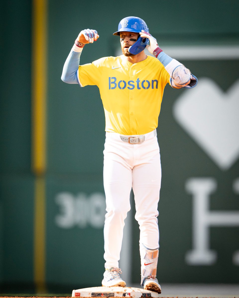 1000th game last night ✔️
1000th hit today ✔️