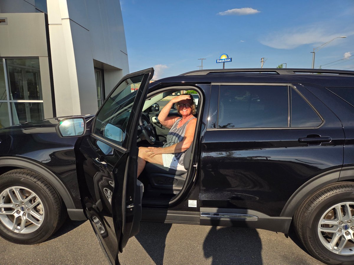 SmithFordAR's tweet photo. Congratulations to Janine Willard on her brand new 2025 Ford Explorer Active! 🎉 

We’re thrilled you chose Smith Ford in Conway. Shoutout to Salesperson Tyler Barton! 🚙💙

#SmithFord #FordExplorer #NewRide #ConwayArkansas https://t.co/PfEuVqXiKv