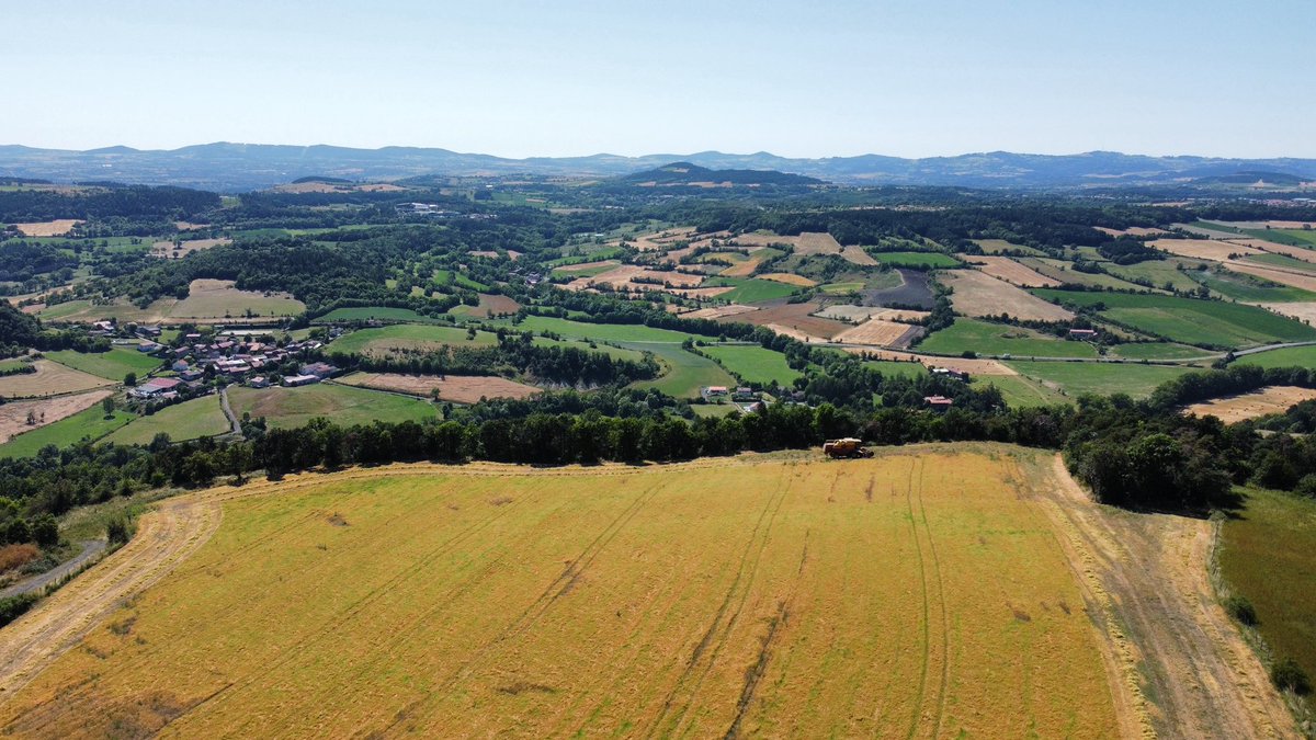 R_Hugon_43's tweet image. Je suis fiers d’être altiligériens, heureux de vivre #HauteLoire Monsieur #JacquesMarcon
Je travaille au quotidien avec des agriculteurs qui ne sont pas des pollueurs sans foi ni loi.
Vous mettez en valeur des produits qu’ils ne pourront jamais venir goûter chez vous ! Respect