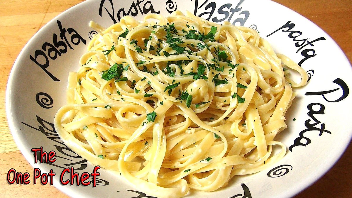 Easy Pasta Alfredo youtu.be/sAhUTzTJNaE