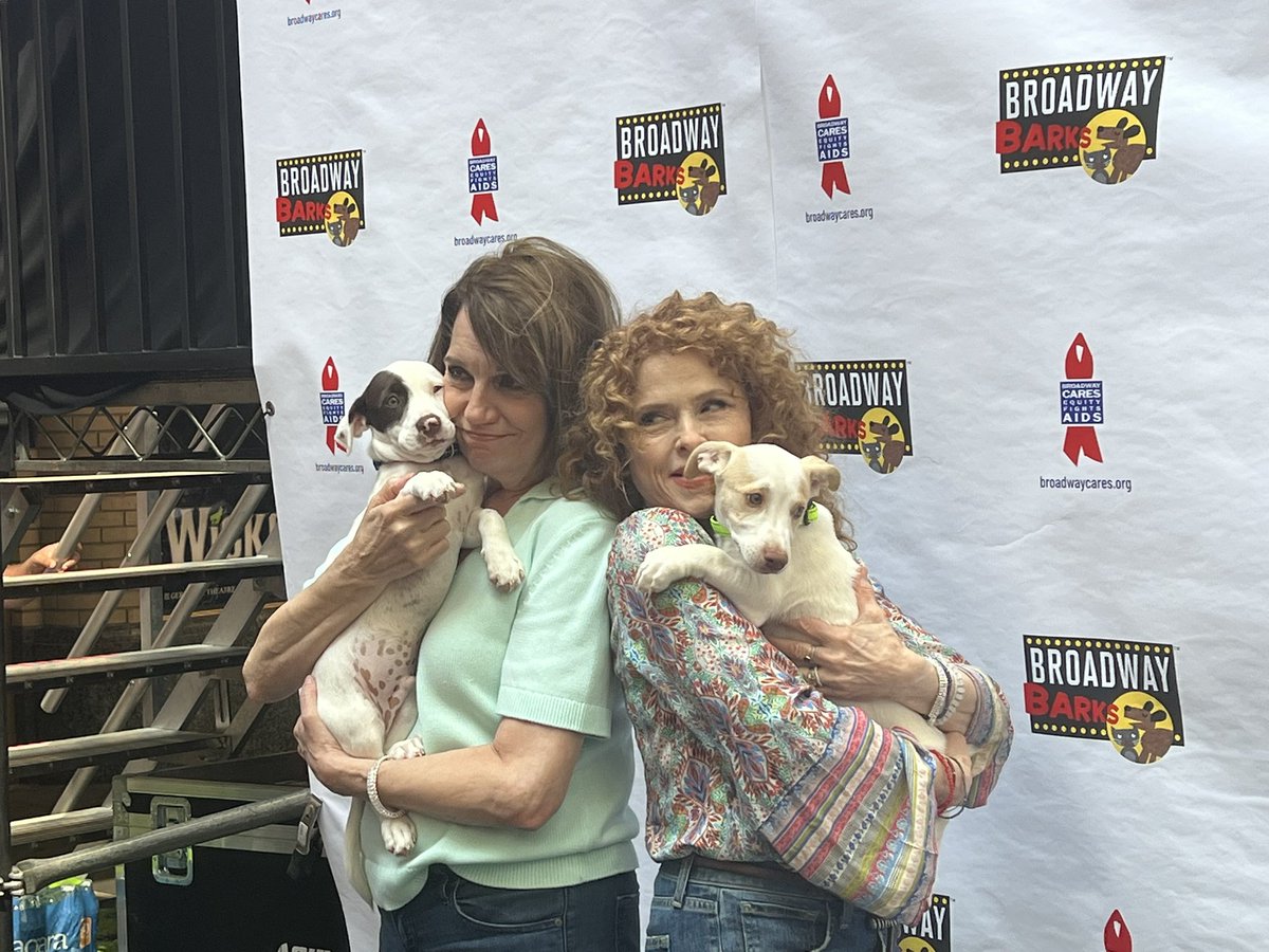 TimesSquareNYC's tweet image. Broadway Barks is back for it’s 26th year! 🐶🎉
#nyc #broadway #broadwaybarks #broadwaycares