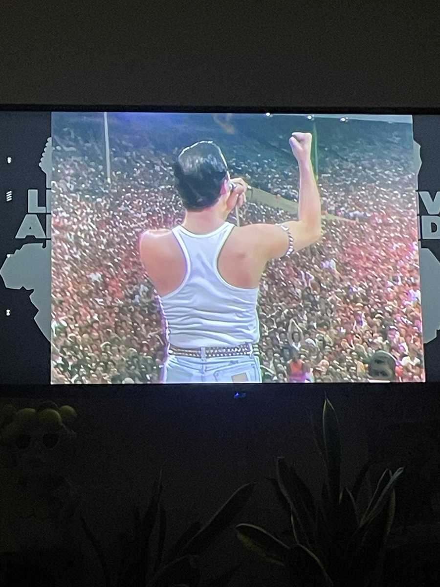 Sue/ Siúsaidh tweet media