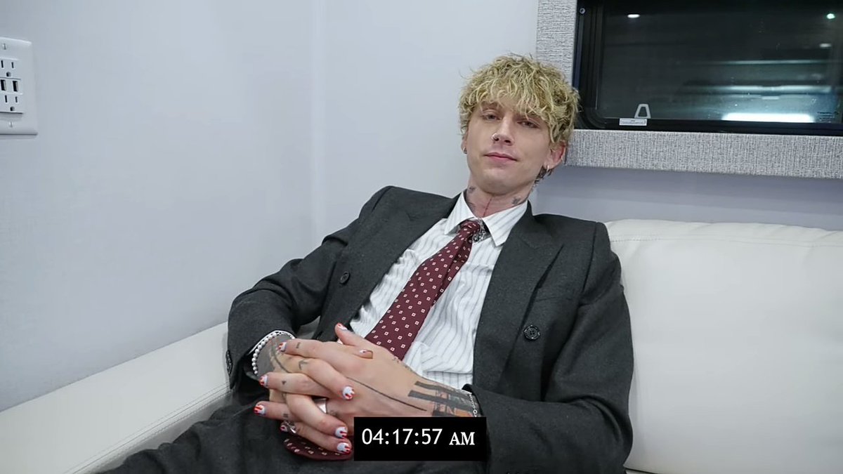 idk why i think he has a little bit of jim carrey humor in him so it's so funny