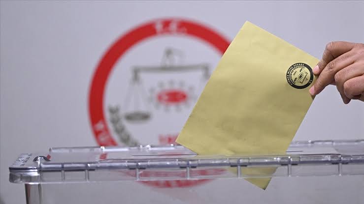 🚨#SONDAKİKA | Ankara kulislerinde erken seçim tarihi konuşuluyor.