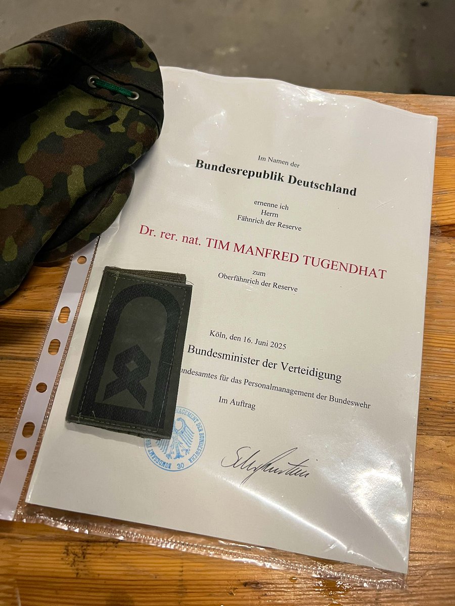 TimTugendhat's tweet image. Suche relativ akut Hauptfeldwebel-Schlaufen