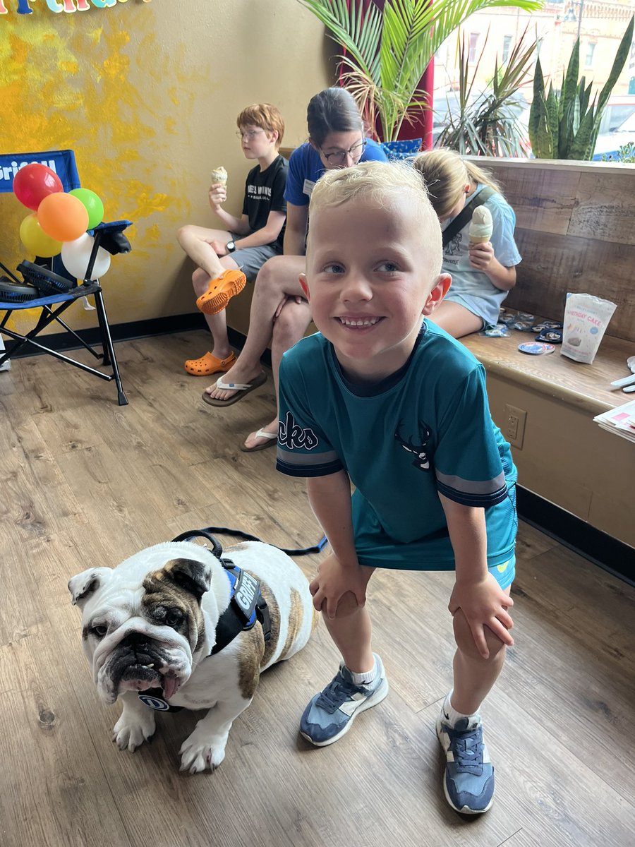 DrakeFanTarren's tweet image. Look who turned 7 today! 🎉 @DrakeUGriff, you party animal! 🎂🎈 Had so much fun at your paw-ty—ice cream was elite. 🍦