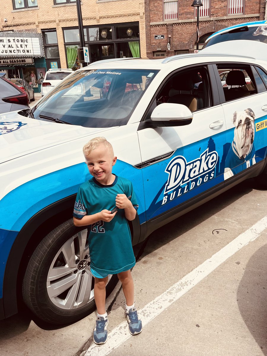 DrakeFanTarren's tweet image. Look who turned 7 today! 🎉 @DrakeUGriff, you party animal! 🎂🎈 Had so much fun at your paw-ty—ice cream was elite. 🍦