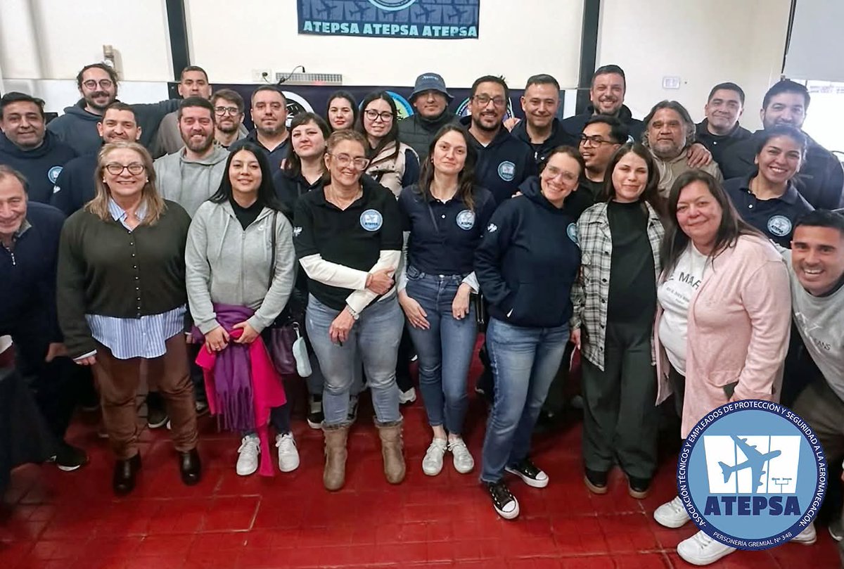#SEGURIDADAÉREA #ASAMBLEAHISTÓRICA en EZEIZA de ATEPSA con el apoyo de afiliados y Sindicatos Aeronáuticos en "¡Unidad, organización y acción frente al ajuste!. ¡La lucha continúa con más fuerza y convicción!" <a href="/ATEPSA_Nacional/">ATEPSA</a> <a href="/PaoBarritta/">Paola Barritta</a> <a href="/JPSchinello/">Juan Pablo Schinello</a> 
facebook.com/share/p/1Ew46h…