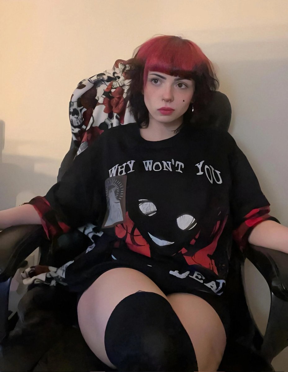 SPOOKTITS's tweet image. Thighs.