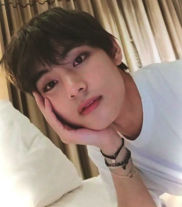 AboutMusicYT's tweet photo. Taehyung of BTS during his livestream in Paris, 2019.

The video later received over 500 million views. https://t.co/0yNIorLe8a