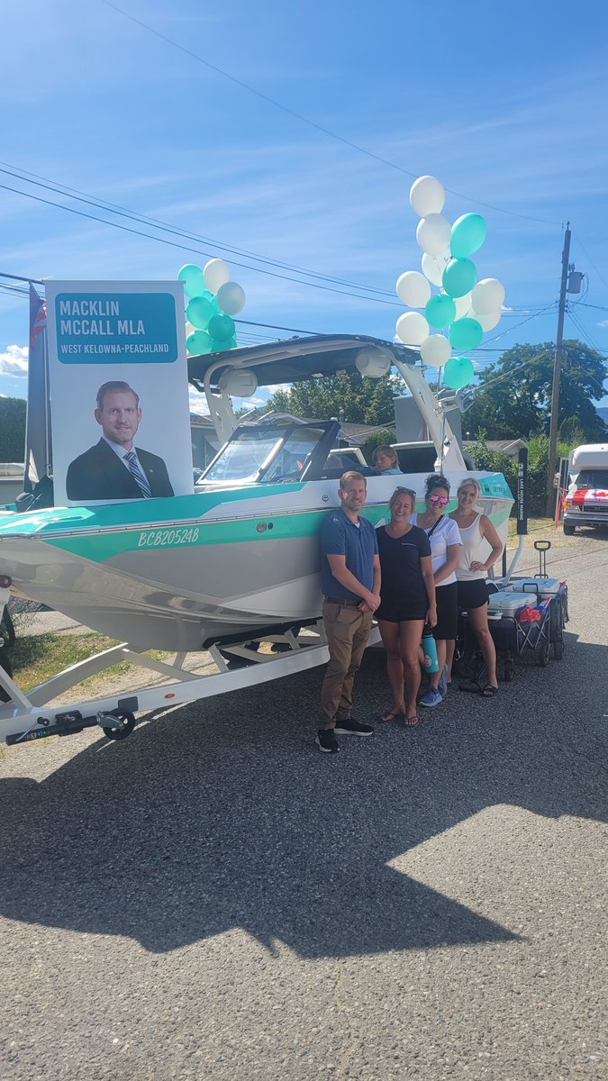 mack4change's tweet image. What a great day at West Kelowna’s Westside Daze parade!
Team Okanagan was out in full force, connecting with constituents and keeping the kids cool with freezies.
It’s always inspiring to see such a strong turnout at our community events—thanks to everyone who came out to…