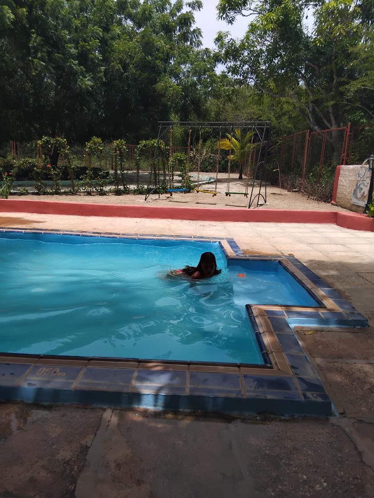 Las Empresas de #ExpoHolguín y el Grupo Empresarial de Comercio, en las Villas que prestan servicios en el #Verano2025 mantienen un excelente servicio a los vacacionistas que transitan por sus instalaciones. #HolguínSí