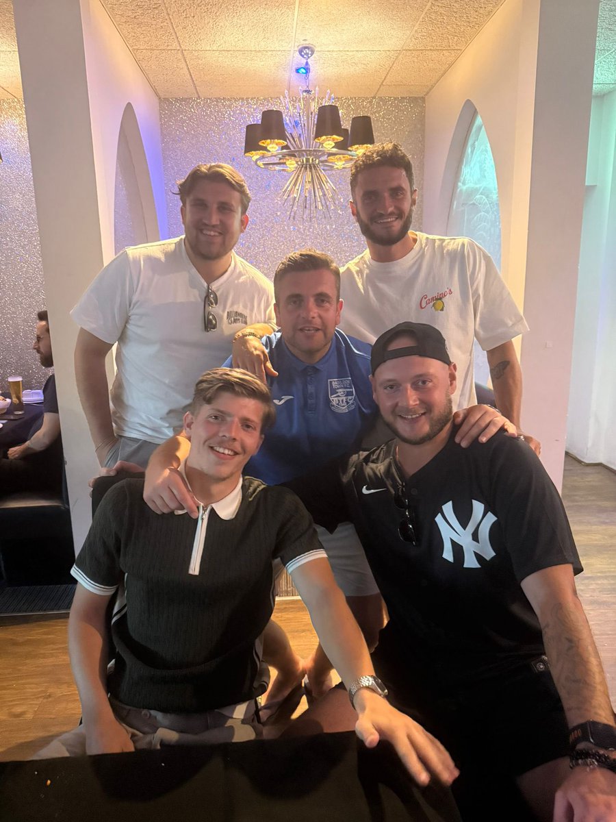 BasTownFC's tweet photo. Curry night at one of our sponsors 'Basil Spice' #bastown π΅π΅π΅ https://t.co/XsRl0nUgud