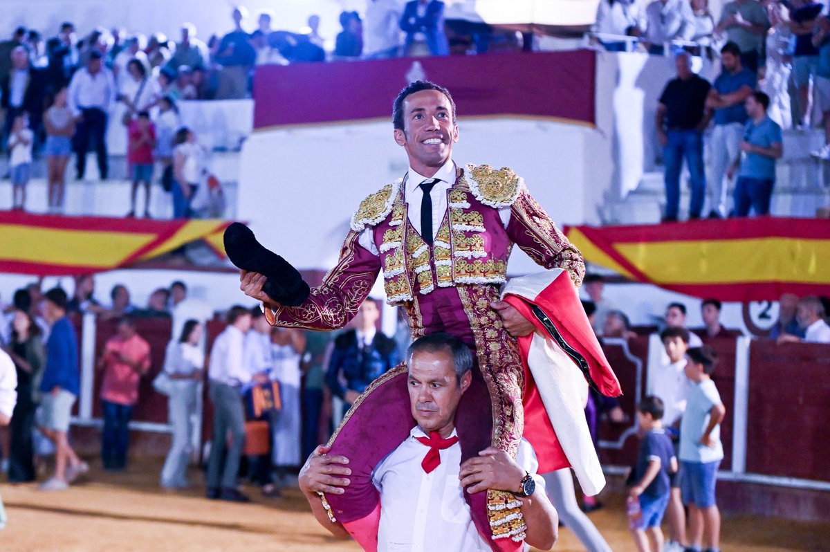 ¡𝐏𝐮𝐞𝐫𝐭𝐚 𝐆𝐫𝐚𝐧𝐝𝐞 𝐞𝐧 𝐂𝐚𝐛𝐞𝐳𝐚 𝐥𝐚 𝐕𝐚𝐜𝐚!

#DeMiranda25