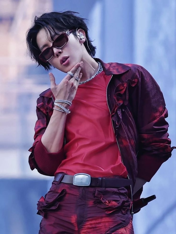 nayseokdaily's tweet image. hey armyonces! this is a new photo account dedicated to #NAYEON and #JHOPE hope you like it! please like and retweet to support ♡