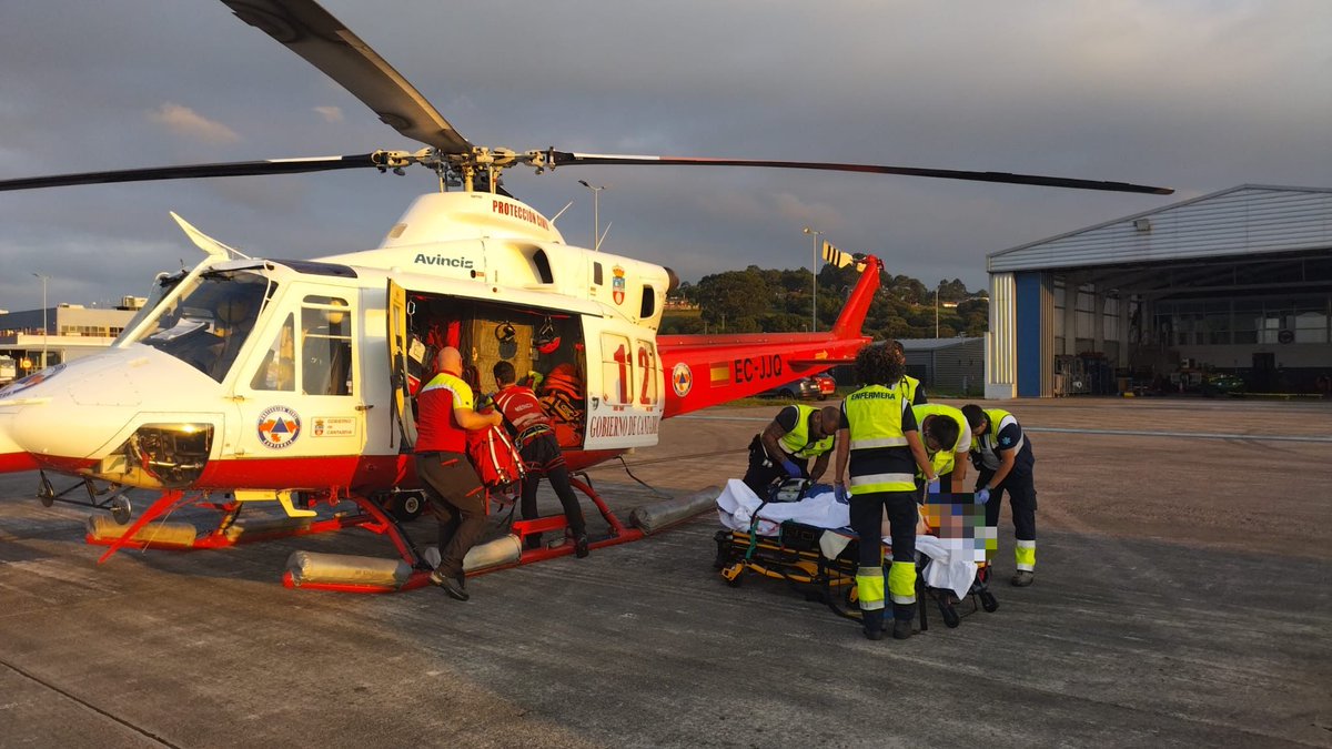 El helicóptero medicalizado del <a href="/cantabriaes/">Gobierno Cantabria</a> ha evacuado esta tarde a un motorista (#Burgos, 53 años) en estado grave tras sufrir un accidente en la N-623 Pk91 en el límite entre Cantabria y Burgos. 1/2