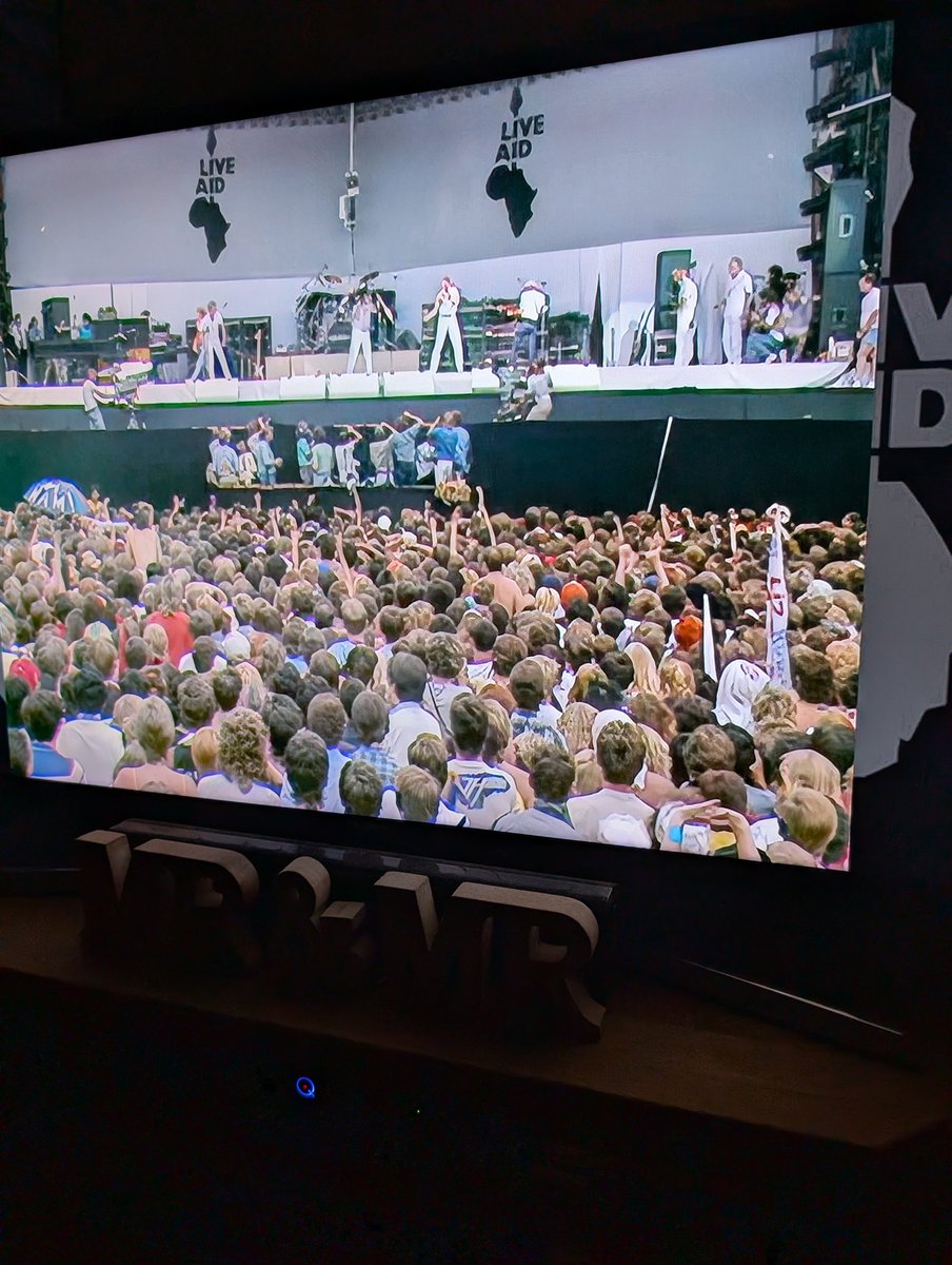 adamdowling's tweet image. LOVE that #LiveAid is being shown virtually in full on BBC Two tonight.
Including this - quite simply the best stage performance by any act ever. They had 18 minutes and didn't waste a single minute. Goosebumps.
Always will be THE BEST.
@QueenWillRock #LiveAid40