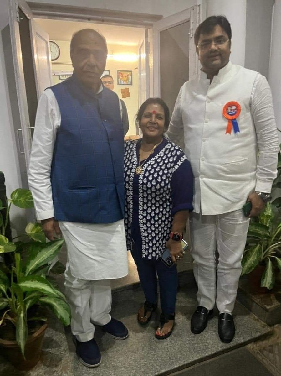 Vinay Verma (@vinayvermamla) on Twitter photo डुमरियागंज के लोकप्रिय माननीय सांसद श्री <a href="/jagdambikapalmp/">Jagdambika Pal</a> जी, एंव श्रीमती स्नेहलता पाल जी आपदोंनो को वैवाहिक वर्षगांठ की बहुत-बहुत बधाई एवं शुभकामनाएँ। मातारानी हमारे अभिभावक समान आपदोनों को खुशहाल और स्वस्थ जीवन की प्रदान करें, इसकी मंगल कामना करता हूँ। डुमरियागंज के लोकप्रिय माननीय सांसद श्री <a href="/jagdambikapalmp/">Jagdambika Pal</a> जी, एंव श्रीमती स्नेहलता पाल जी आपदोंनो को वैवाहिक वर्षगांठ की बहुत-बहुत बधाई एवं शुभकामनाएँ। मातारानी हमारे अभिभावक समान आपदोनों को खुशहाल और स्वस्थ जीवन की प्रदान करें, इसकी मंगल कामना करता हूँ।