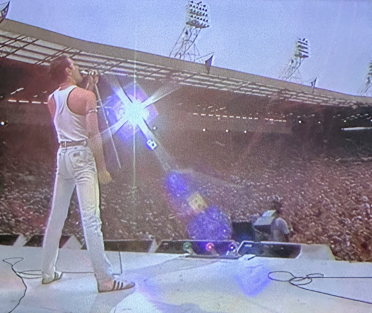 AdventuringJoW's tweet image. Freddie was the champion #LiveAid #LiveAid40