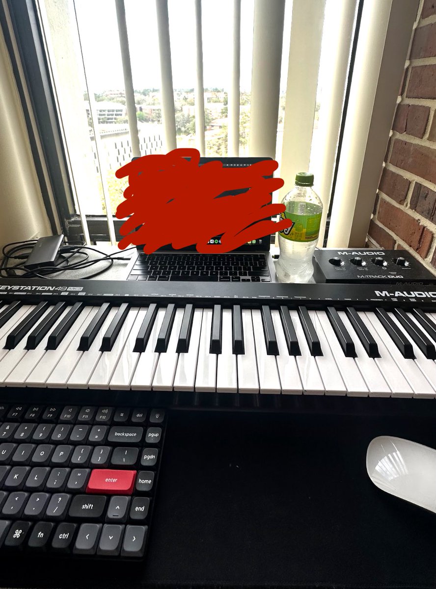 ksw_arman's tweet photo. throwback to the time my roommate and I dropped SWE and went all in on music production from our freshman dorm room https://t.co/w6DbEo17hY