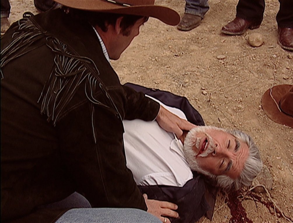 PasdeGavilanes's tweet photo. #PasiónDeGavilanes #PDG2 Don Bernardo sufre una caída del caballo. https://t.co/Gq4lJiAtcL