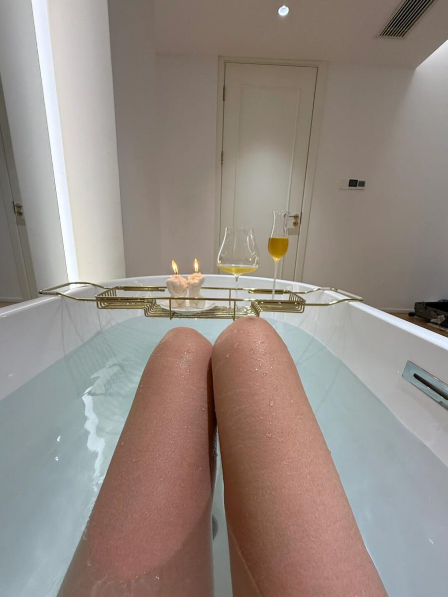Kei6Yu7's tweet photo. Chillin' in the water, soaking up the relaxation vibes. 🧖‍♀️💦 https://t.co/E6gwV8hgGx