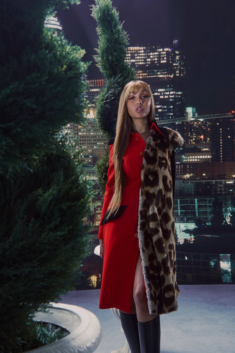 pantheressluv's tweet image. still one of her best photoshoots ever