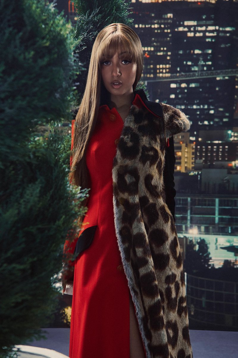 pantheressluv's tweet image. still one of her best photoshoots ever