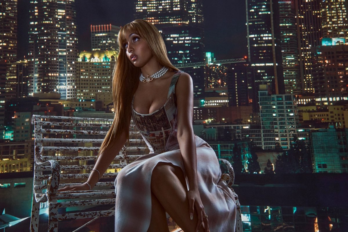 pantheressluv's tweet image. still one of her best photoshoots ever