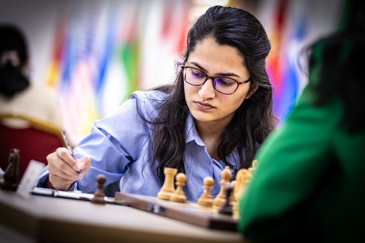 narangnitin's tweet image. Vantika Agrawal and Divya Deshmukh scored emphatic wins in the first game of Round 3 to strengthen their World Cup campaign, while Koneru Humpy, Harika Dronavalli and R Vaishali settled for draws. The road ahead is tough, but the momentum is with you. Keep going queens!!…