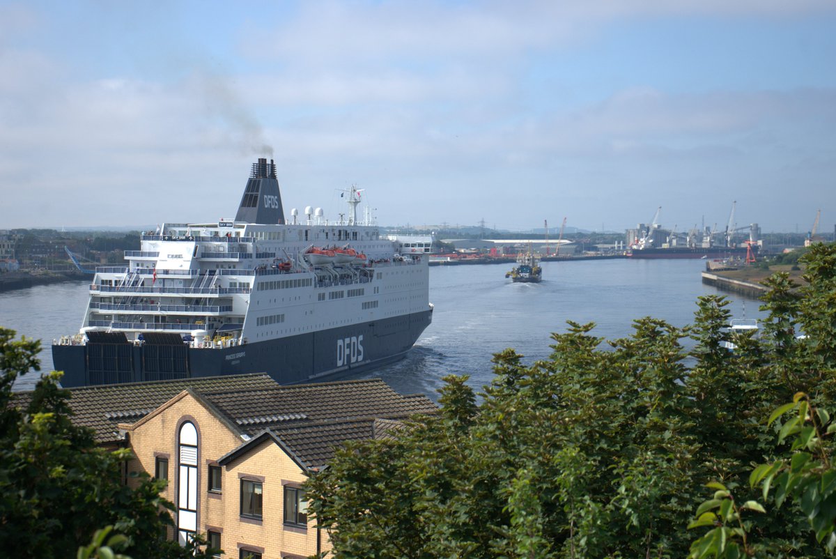 jac61941964's tweet image. Princess Seaways & UKD Marlin, arriving into the Port of Tyne today.
#Ships
#Tyne