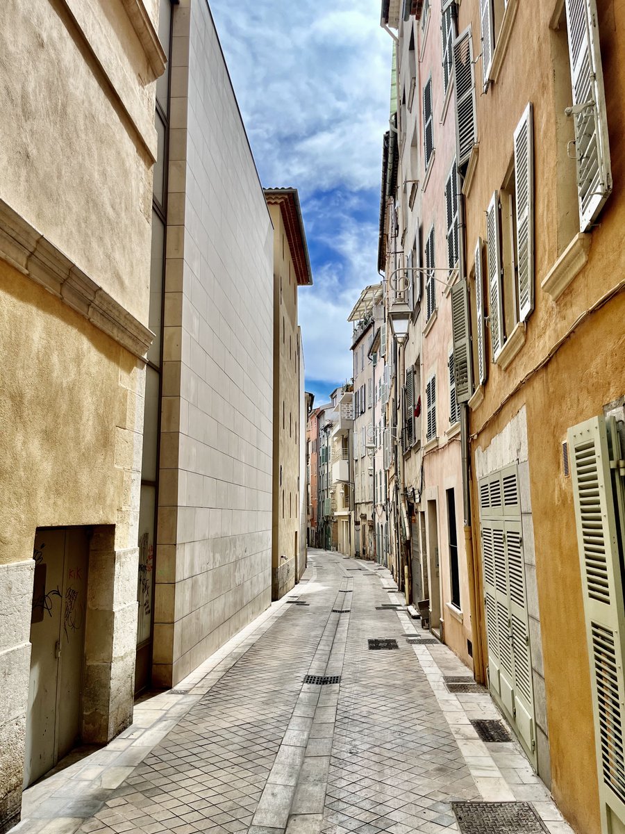 AI can generate a photo of a cute little alley in Toulon, France.

But it can never BE a photo of a cute little alley in Toulon, France.

Mint your reality. Not a fantasy.

real.photos 📸