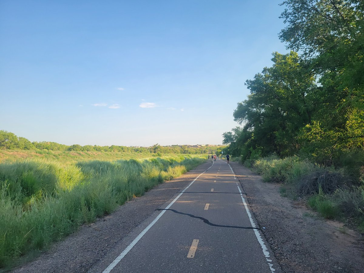 Patrisimoose's tweet image. Today I biked along a beautiful bike path to get to a bike-centric coffee shop, after which I biked 4 minutes to the BRT station where a bus home was arriving 4 and 6 minutes later, and stopped at the bike shop next door to buy a new tire.
Albuquerque really is a great place