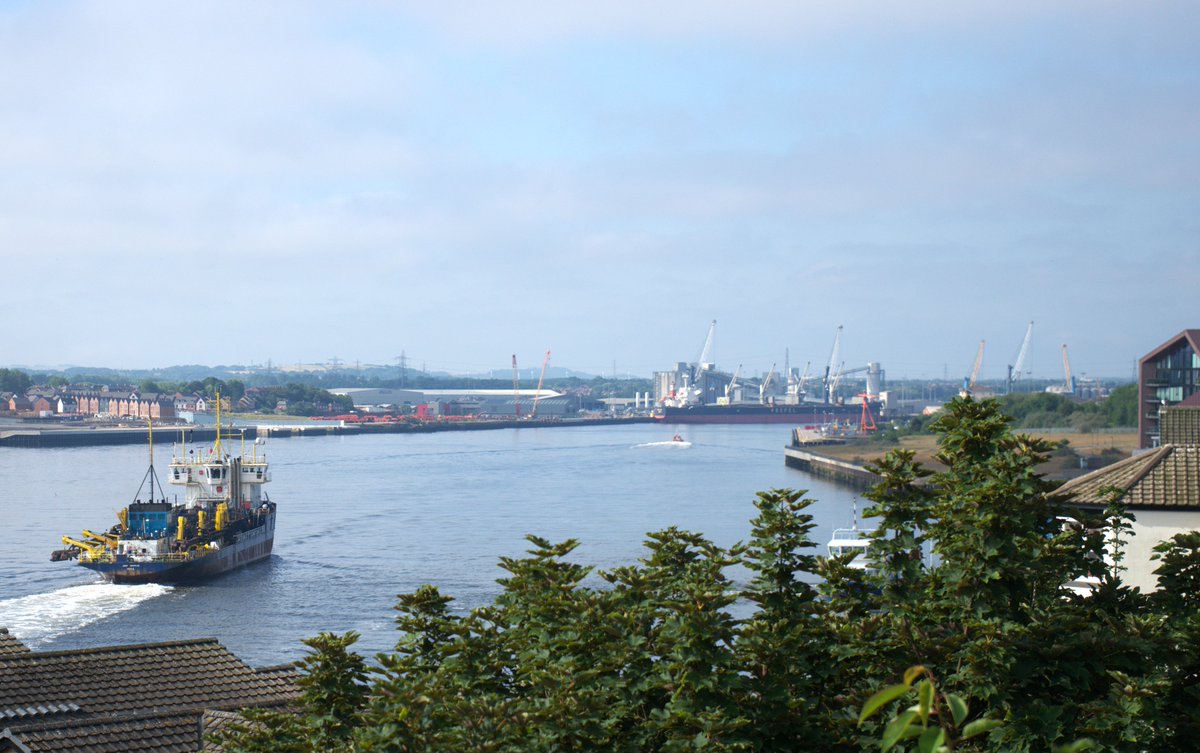 jac61941964's tweet image. Princess Seaways & UKD Marlin, arriving into the Port of Tyne today.
#Ships
#Tyne