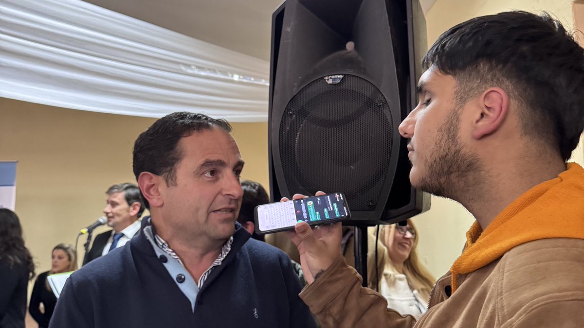 AdrianSilva_uy's tweet photo. Acompañamos la instalación del 1er concejo municipal en la historia de Juanicó.
Estamos muy contentos de que @Valentinashm sea parte de esta historia.

Felicitamos a @fernandoluquez que a partir de ahora será el alcalde de esta localidad.

Les deseamos una gran gestión! https://t.co/ng4qAyhX5l