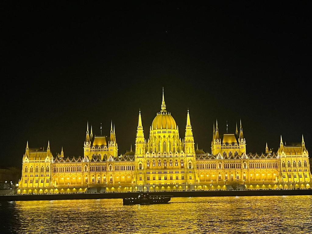 davidlm02_'s tweet photo. El mejor viaje🇭🇺 https://t.co/ks6bat7Wl5