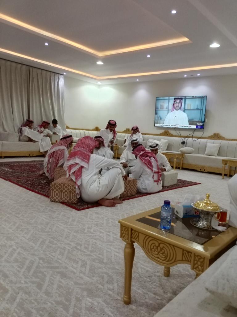 لاعبت البالوت رفاعة الصوت
اللي عزمهم ماتجمل بجاره 😂