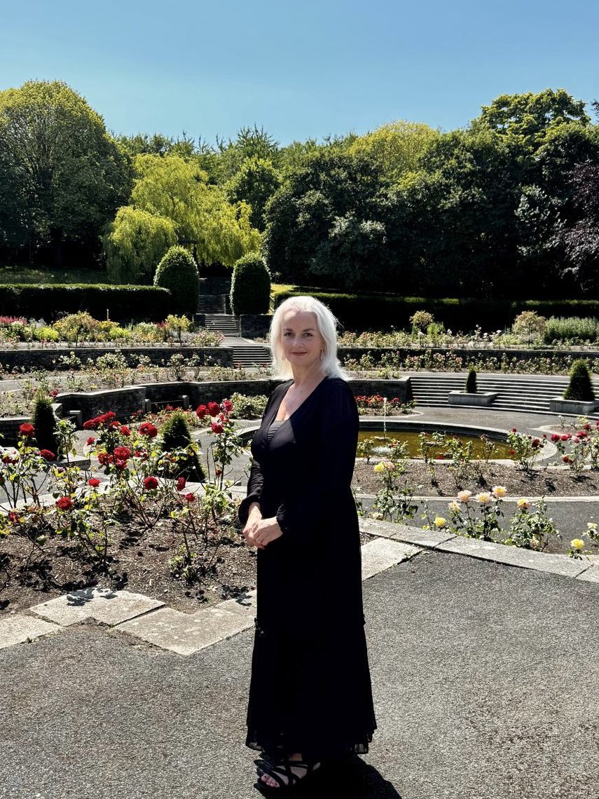 PamCameronDUP's tweet image. An absolute privilege to have laid a wreath on behalf of the deputy First Minister @little_pengelly and the Northern Ireland Executive this 12th of July at the Annual Ceremony of Remembrance, Irish National War Memorial Gardens. #lestweforget