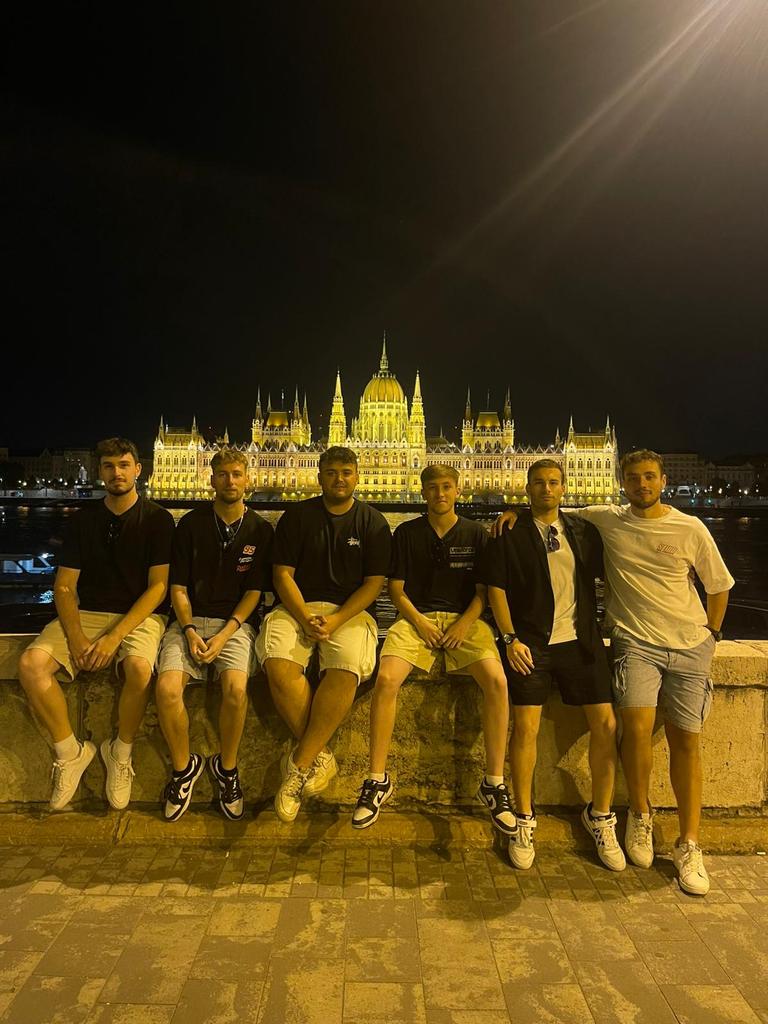 davidlm02_'s tweet photo. El mejor viaje🇭🇺 https://t.co/ks6bat7Wl5