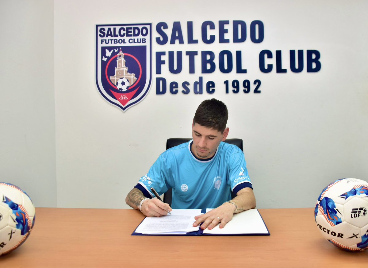 🎯 ¡Bienvenido Gastón Comas!
Nuevo medio centro ofensivo de Salcedo FC 🩵

Con pasos por:
🇦🇷 Unión de Santa Fe (1ra)
🇦🇷 Güemes (2da)
🇦🇷 Círculo Deportivo (3ra)
🇧🇴 GV San José (1ra)

Llega con experiencia, buena visión y pases que marcan la diferencia