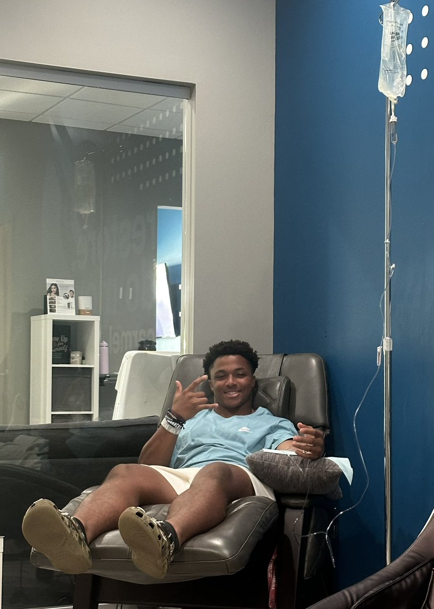 Malachi Drayton β26 π₯ (@malachi_dray) on Twitter photo After back 2 back camps, recovery time w/ <a href="/restoredomore/">Restore Hyper Wellness</a> on carmel rd. #hydration After back 2 back camps, recovery time w/ <a href="/restoredomore/">Restore Hyper Wellness</a> on carmel rd. #hydration